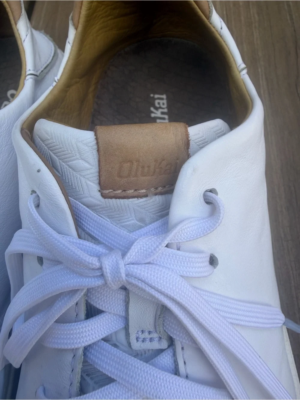 OluKai‎ Men's Lae'ahi Lī 'Ili Leather Lace Up Sneakers in White Size 11.5